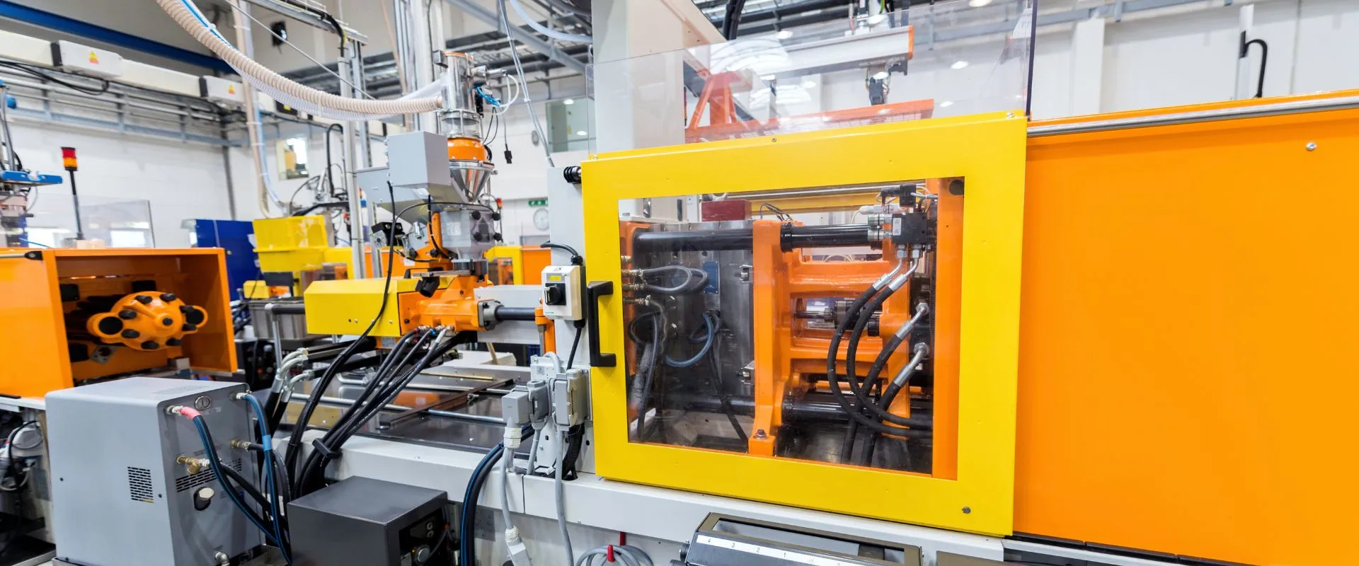 Grapas para sujeción de moldes de inyección