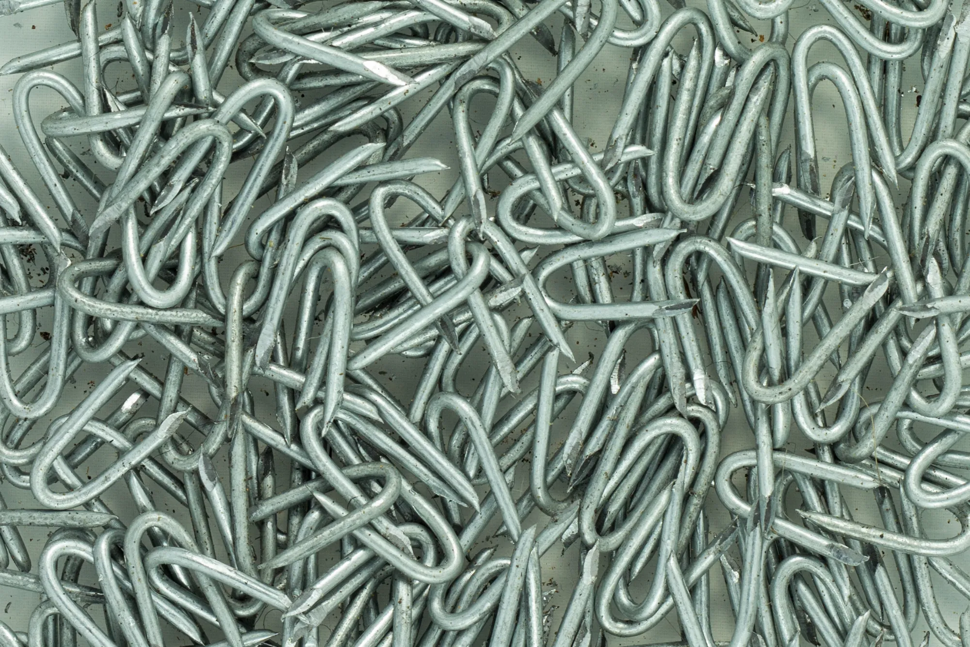 Grapas de sujeción la clave para moldes seguros y estables