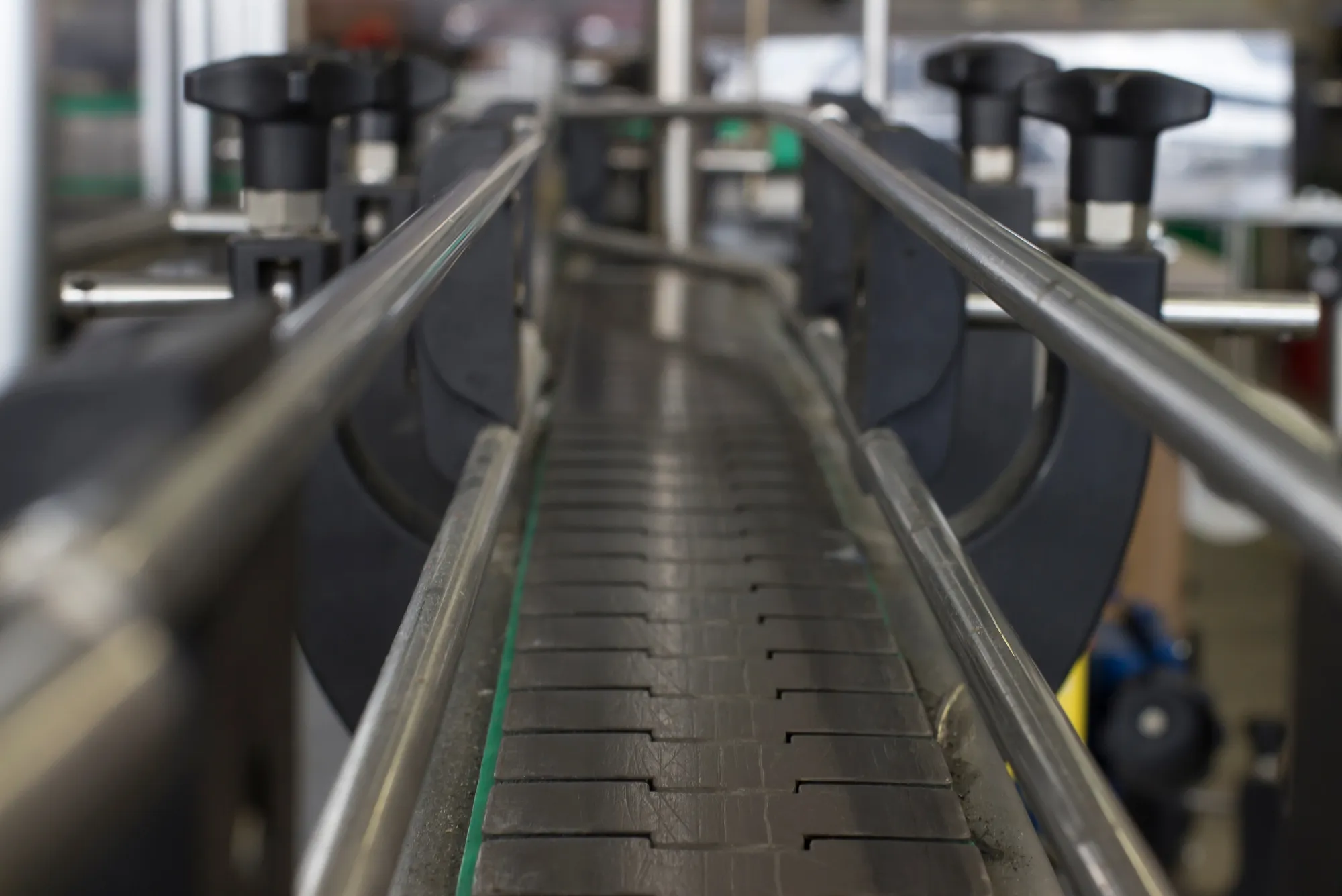 Tipos y ventajas de las bandas transportadoras metálicas